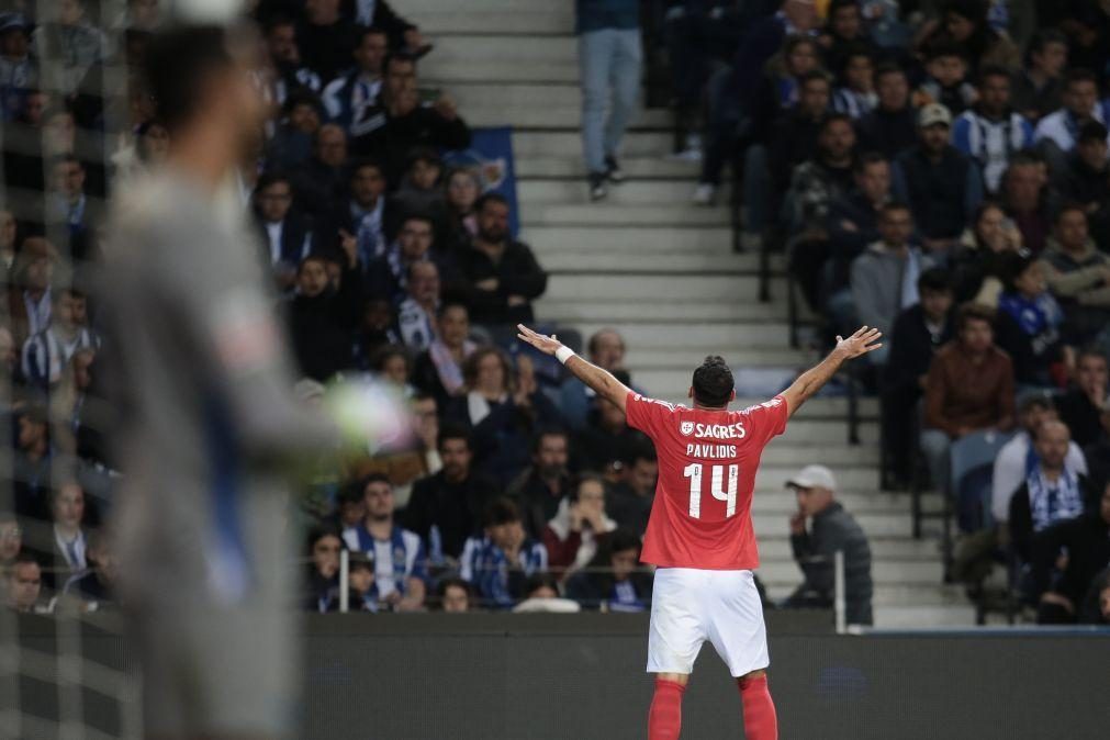 Benfica vence FC Porto com 'hat-trick' de Pavlidis e é provisoriamente líder isolado