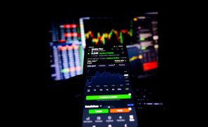 Bolsa de Lisboa abre a cair 5,26%