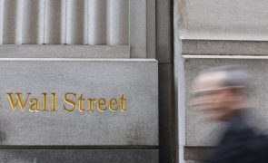 Wall Street recupera e negoceia em alta no início da sessão