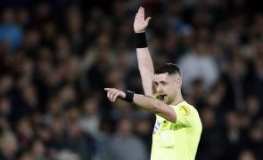 Árbitros vão usar câmaras no Mundial de Clubes e punir perda de tempo de guarda-redes