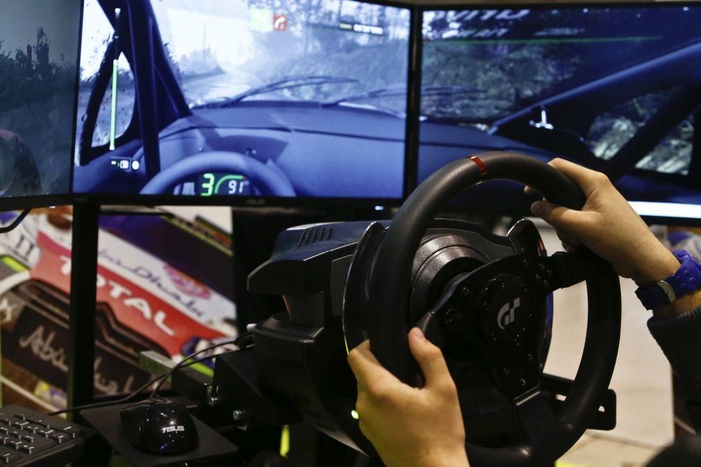 Rapazes jogam mais videojogos e apostam mais dinheiro