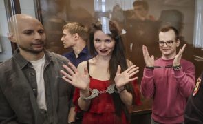 Tribunal russo condena quatro jornalistas por colaboração com opositor Navalny