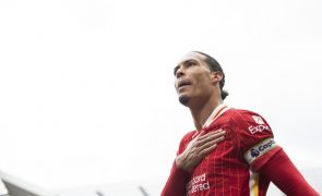 Neerlandês Virgil Van Dijk renova com o Liverpool até 2027