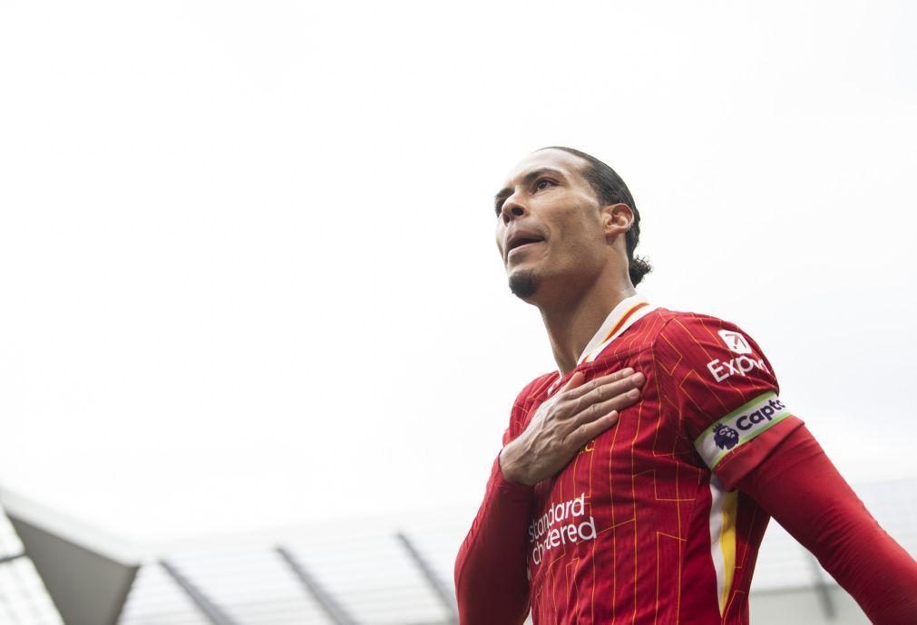 Neerlandês Virgil Van Dijk renova com o Liverpool até 2027