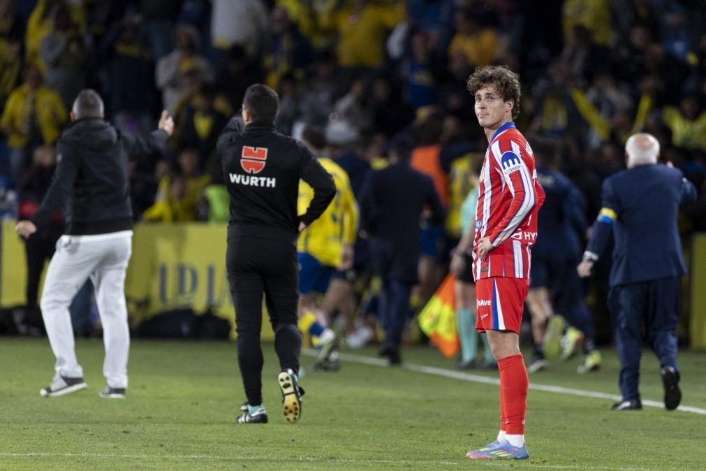 Atlético de Madrid mais longe do líder FC Barcelona após derrota com Las Palmas