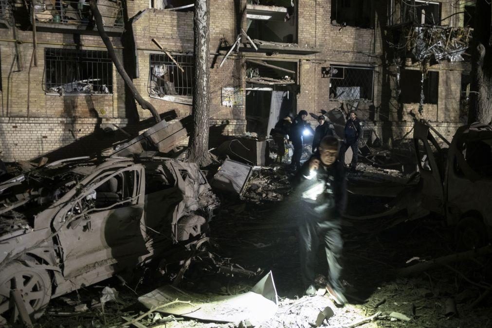 Ucrânia acusa Moscovo de querer manter a invasão após ataque a Kiev