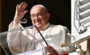 Papa Francisco Urna fechada e levada para a Praça de São Pedro