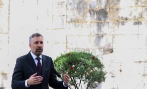 Pedro Nuno Santos diz que AD usa classe média para ganhar eleições mas depois governa para minoria