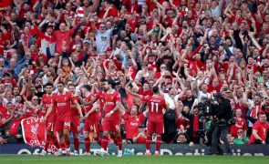 Liverpool assegura 20.º título de Inglaterra a quatro jornadas do fim