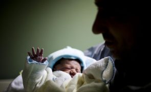 Portugal regista menos nascimentos em 2024 e um terço dos bebés são filhos de mães estrangeiras