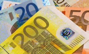 Euro regressa às descidas e fica abaixo de 1,14 dólares