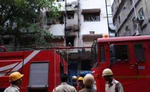 Incêndio destrói hotel em Calcutá e mata pelo menos 15 pessoas