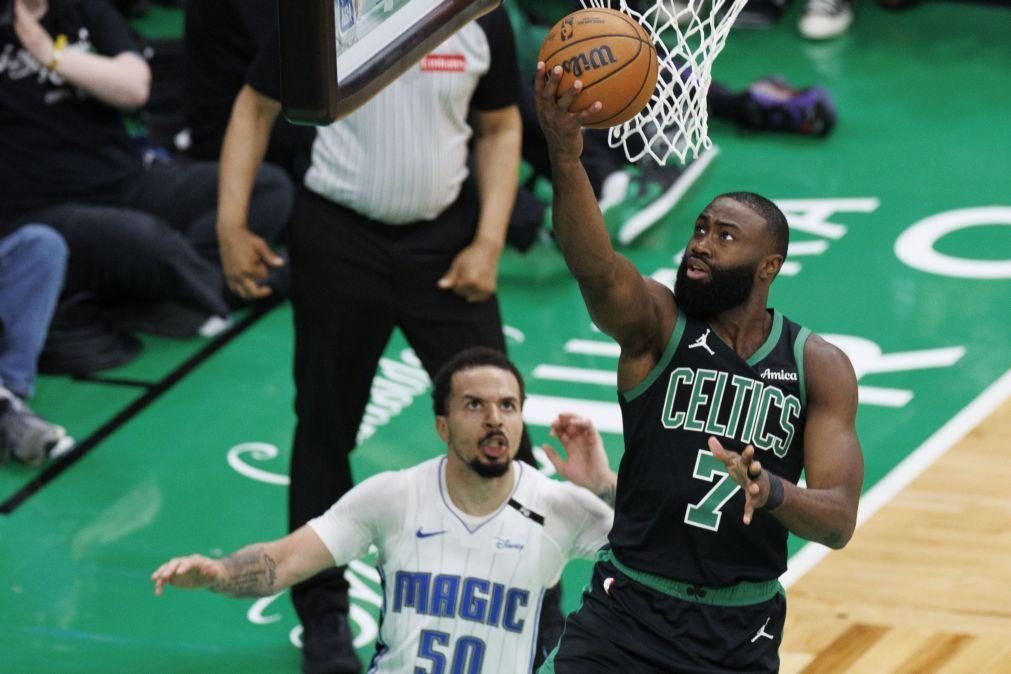 Celtics seguem para a segunda ronda dos play-offs da NBA na estreia de Neemias