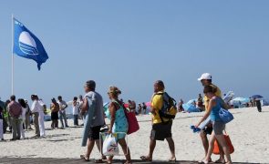 Mais de 400 praias portuguesas têm bandeira azul este ano