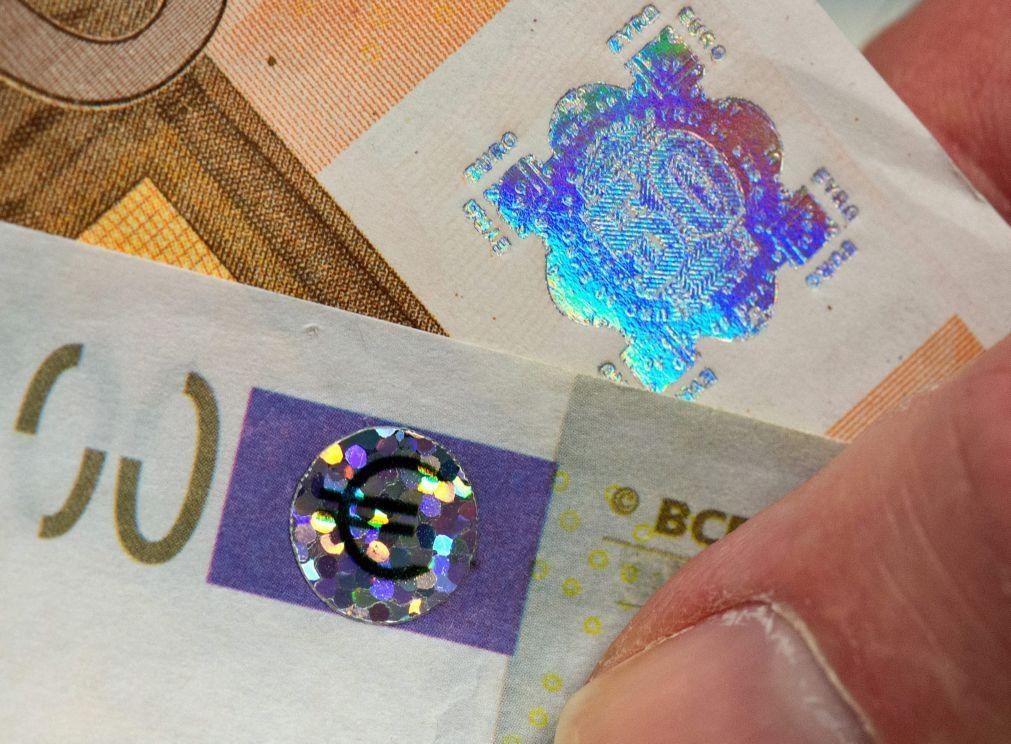 Euro cai face ao dólar pela segunda sessão consecutiva