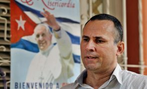 União Europeia insta Cuba a rever medidas contra dois opositores