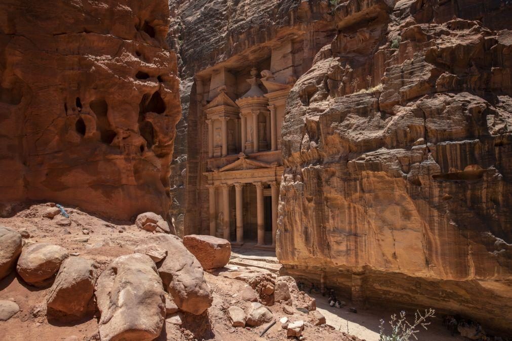 Jordânia retira centenas de turistas devido a inundações em Petra