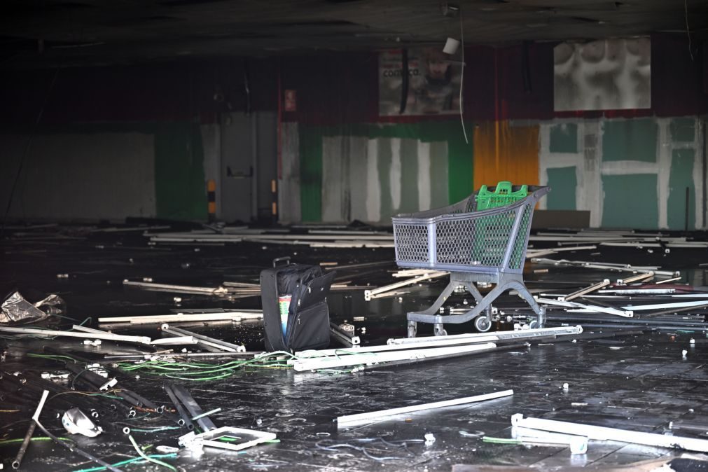 Incêndio em antigo supermercado de Matosinhos mobiliza 11 operacionais e quatro veículos