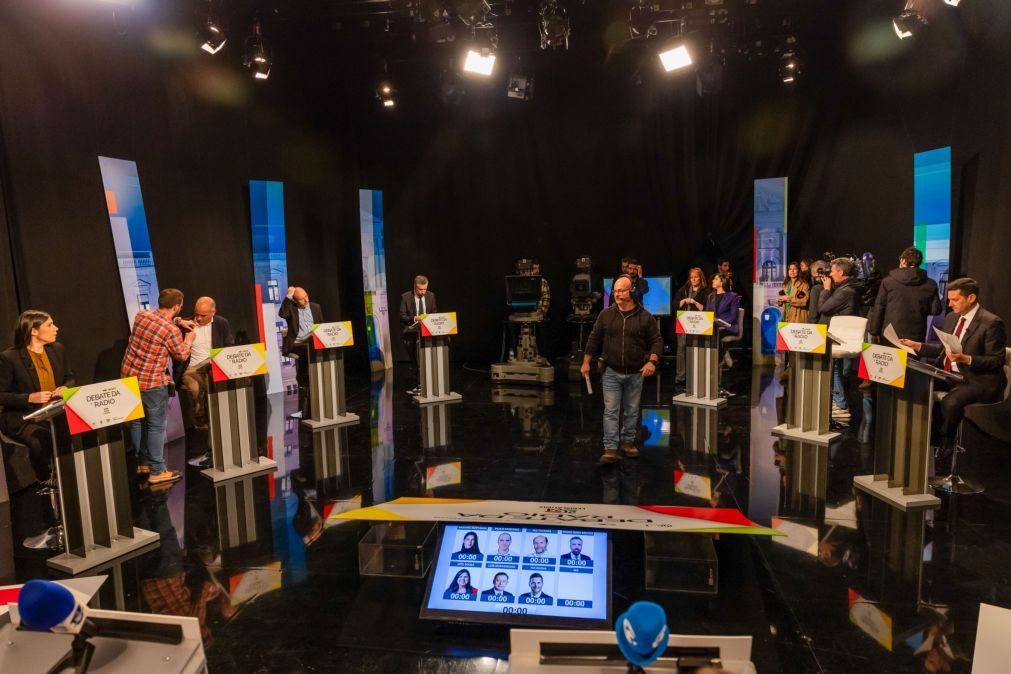 Segundo dia de campanha eleitoral dominado por debate dos líderes nas rádios