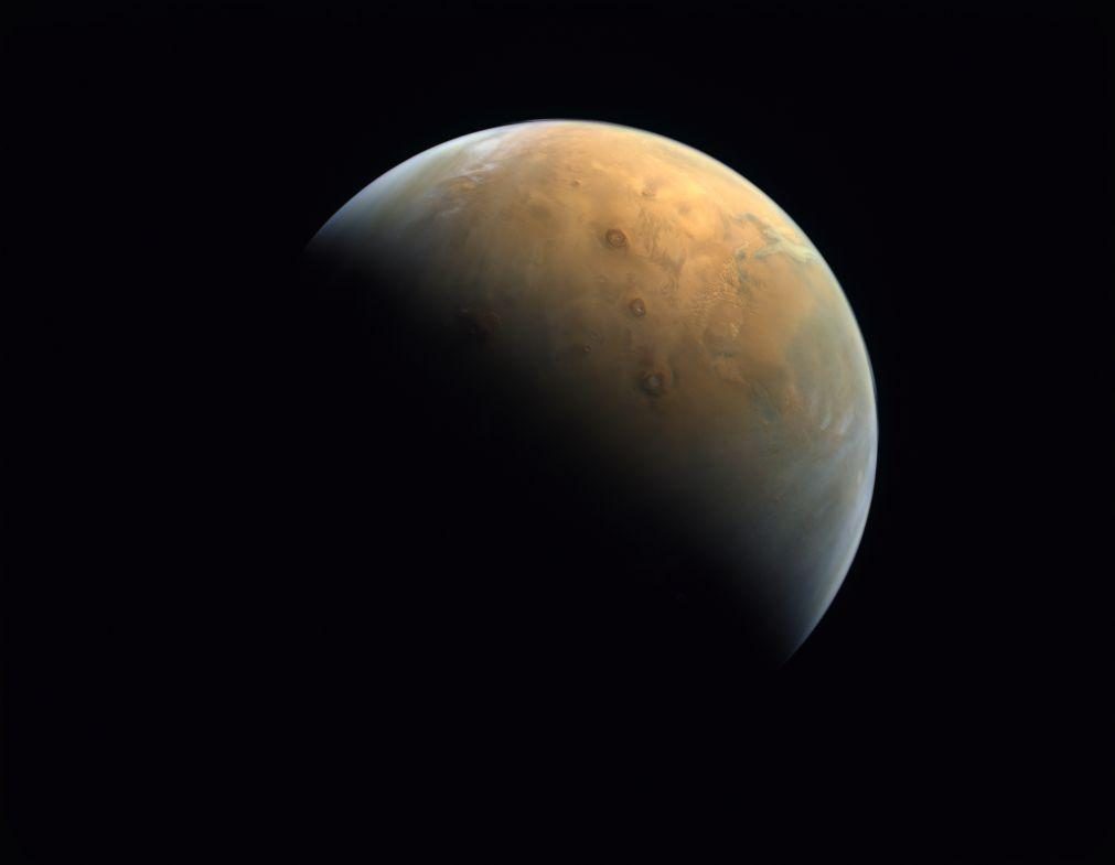 Padrões da superfície de Marte assemelham-se aos da Terra