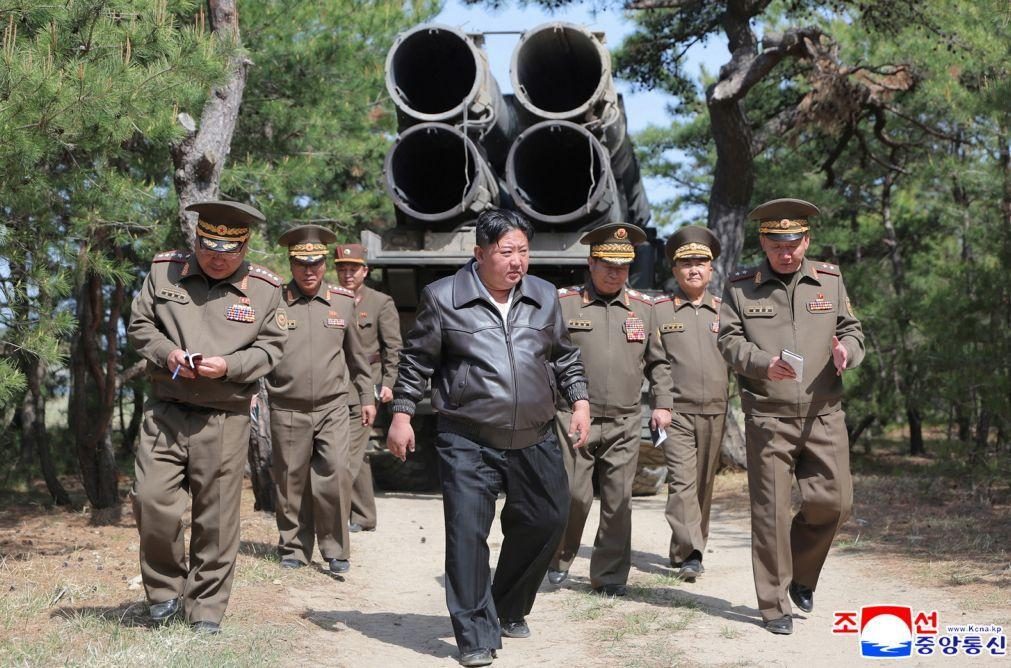 Líder norte-coreano supervisiona exercício de contra-ataque nuclear com mísseis