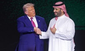 Trump insiste que Irão nunca terá armas atómicas