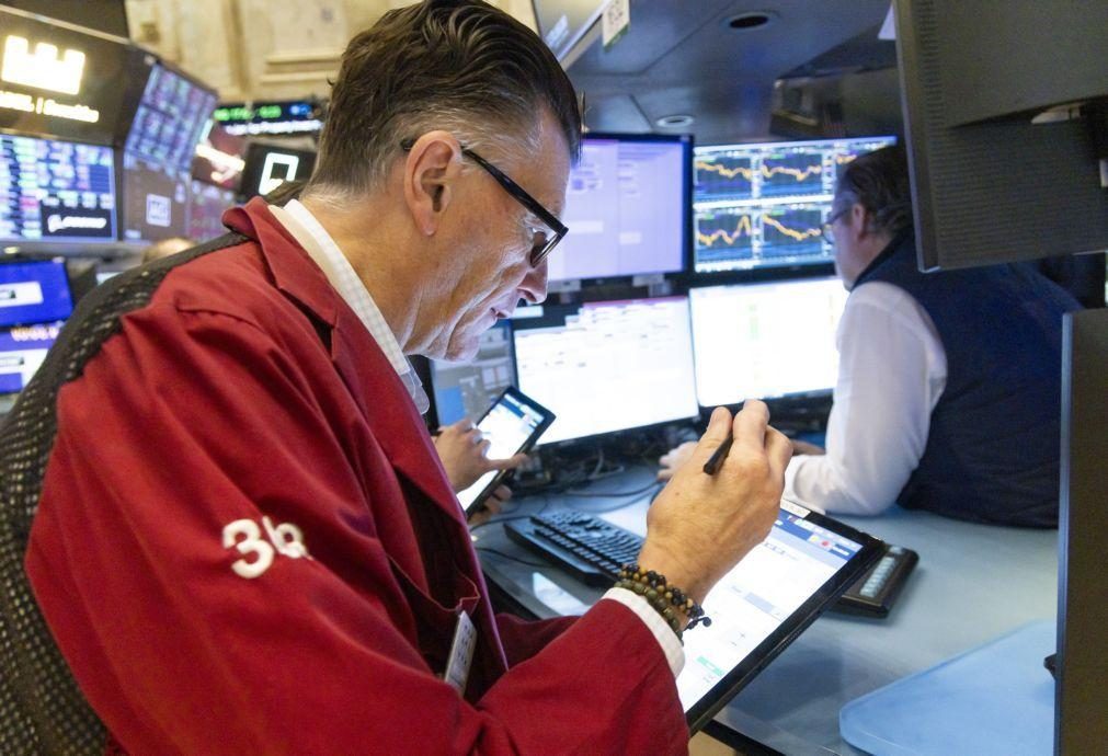 Wall Street termina em tom positivo apesar do 'mergulho' da UnitedHealth