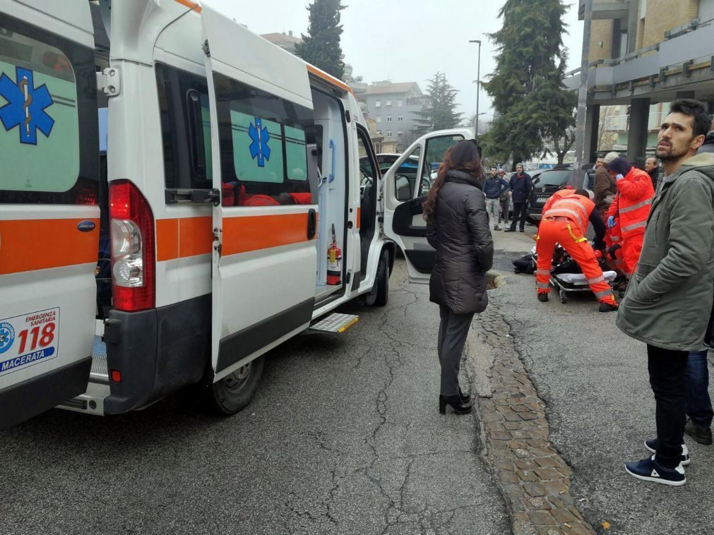 Tiroteio em Itália faz pelo menos 4 vítimas na cidade de Macerata