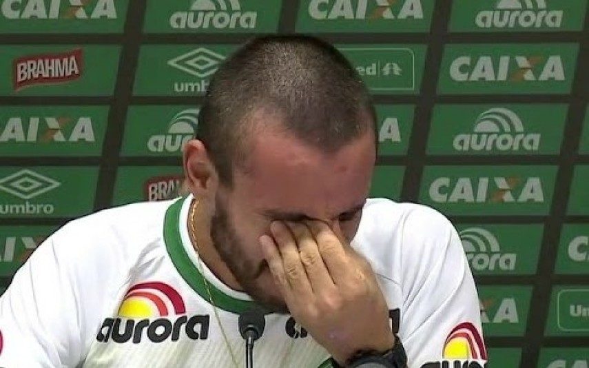 Alan Ruschel Não consegue parar de chorar