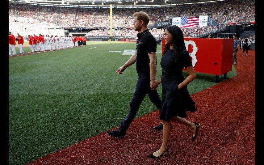 Meghan Markle recupera boa forma física Elegante dois meses depois de ser mãe