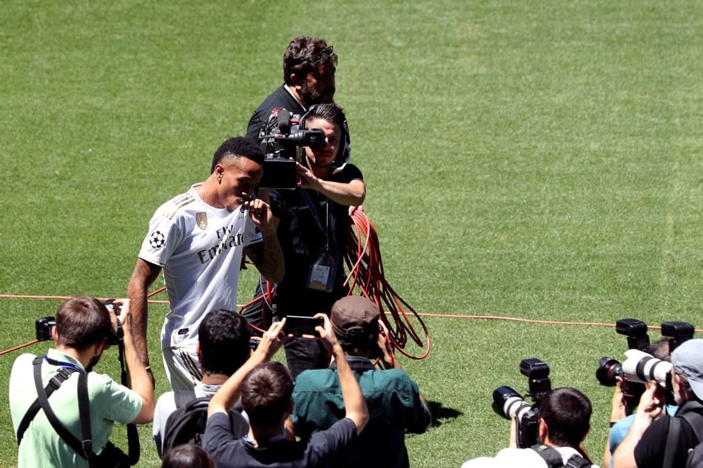 Éder Militão sente-se mal durante apresentação no Real Madrid [vídeo]