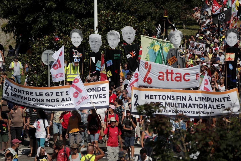 Cimeira do G7: Protestantes detidos e polícias feridos