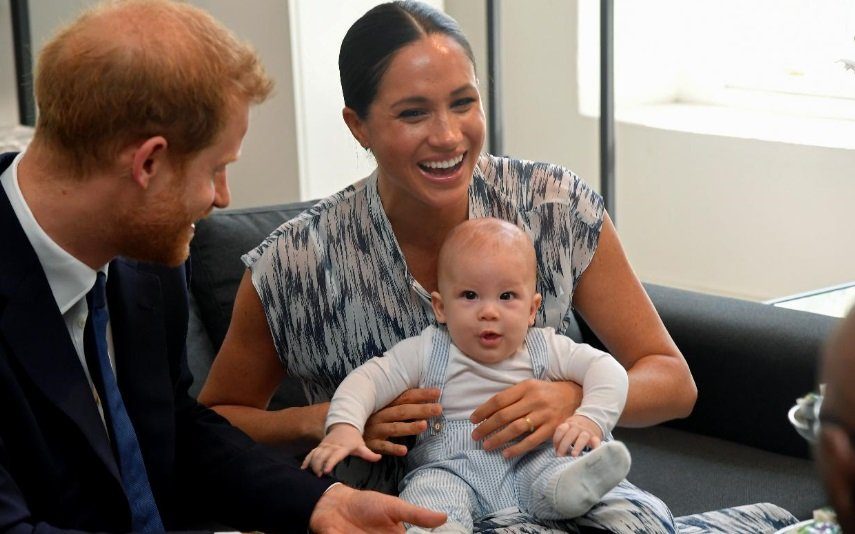 Archie encanta na África do Sul: O gorro branco e o macacão que todas as mães vão querer!