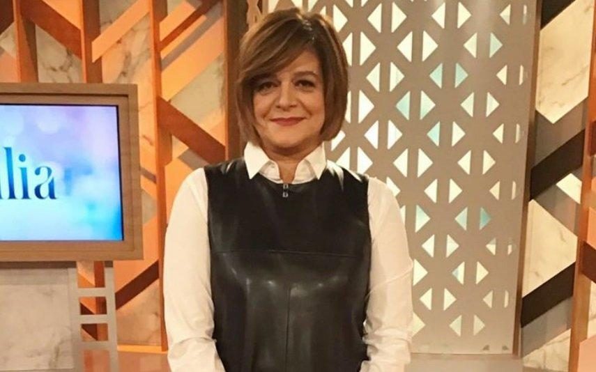 Júlia Pinheiro O look que faz a apresentadora parecer uma autêntica «menina de escola»