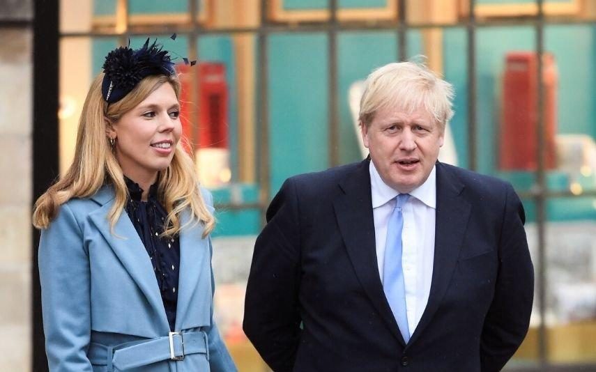 Carrie Symonds Grávida, noiva de Boris Johnson sai de casa para não apanhar Covid-19