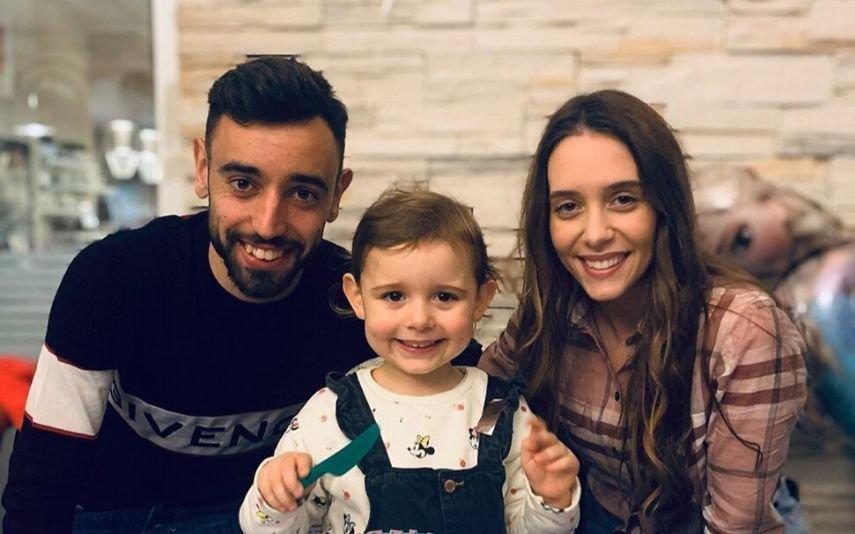 Bruno Fernandes O momento carinhoso da filha com a barriga de grávida da mulher: «Diz 'Bom dia mano'»