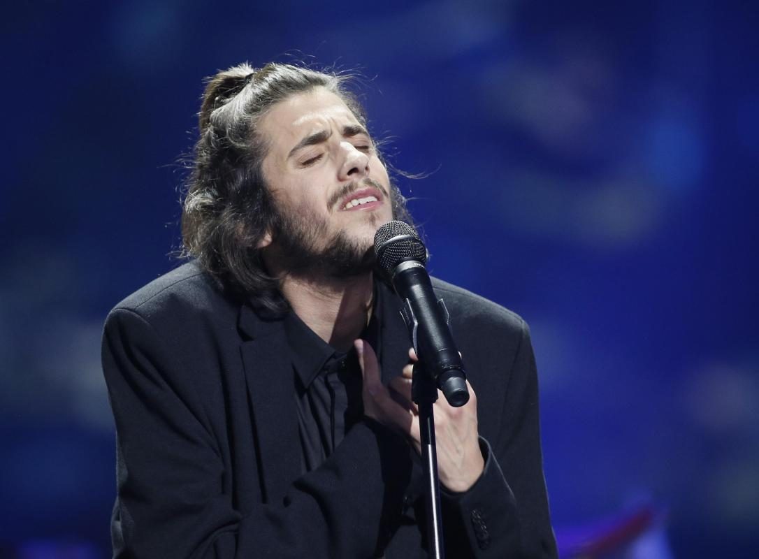 Criadora de Harry Potter torce por Salvador Sobral