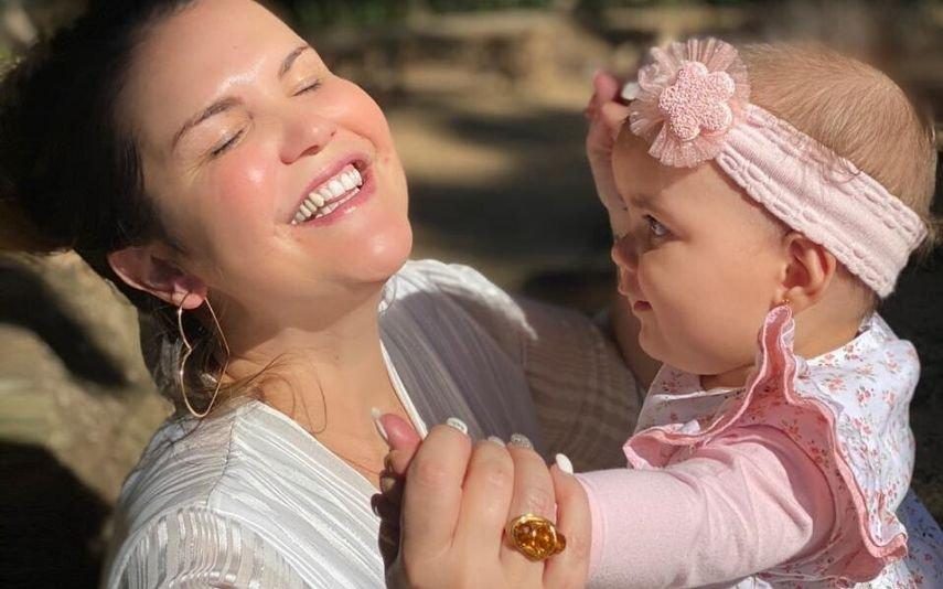 Kátia Aveiro As fotos amorosas da filha de brincos. Enfermeira não aconselha furar tão cedo