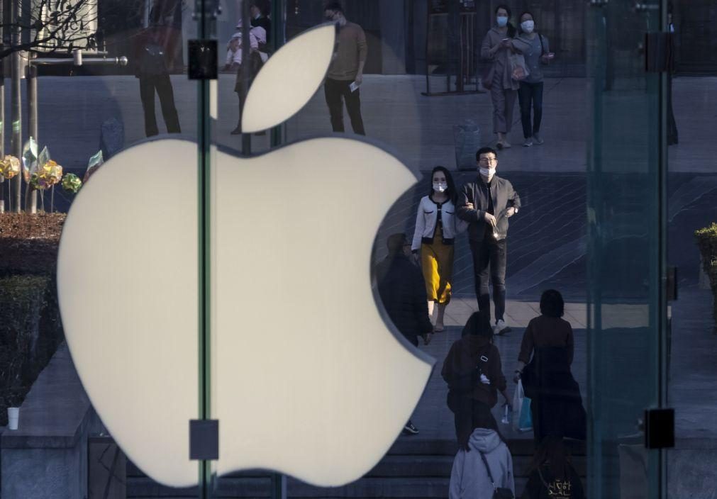 Apple multada no Brasil por vender telemóveis sem carregador