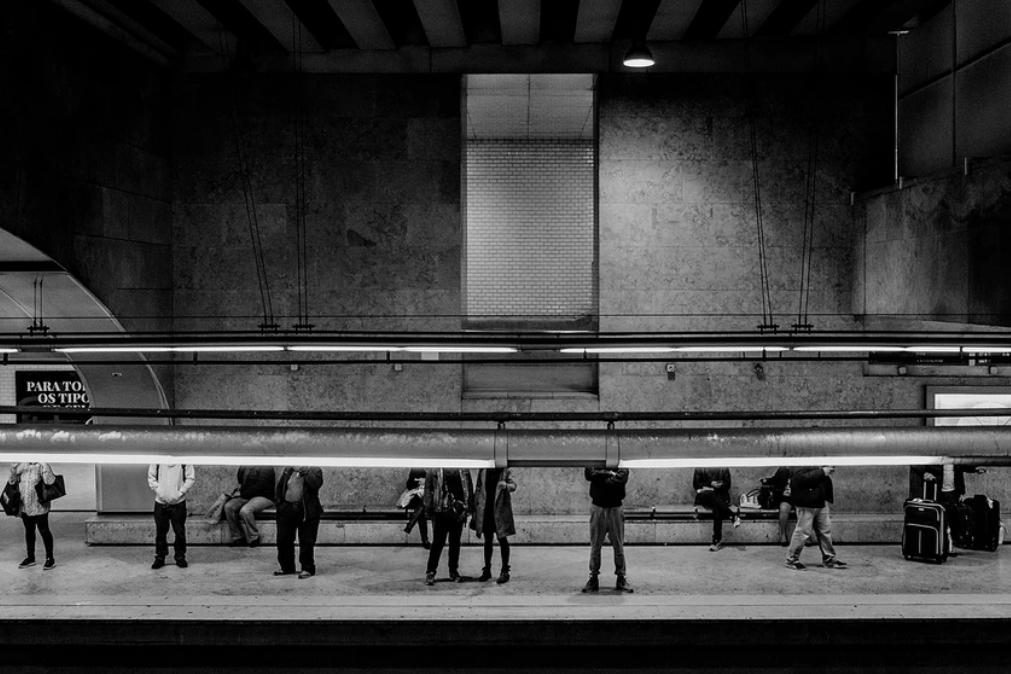 Homem com faca provoca pânico no metro de Lisboa