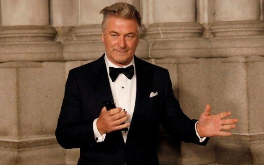 Halyna Hutchins Pai da diretora de fotografia sai em defesa de Alec Baldwin: 