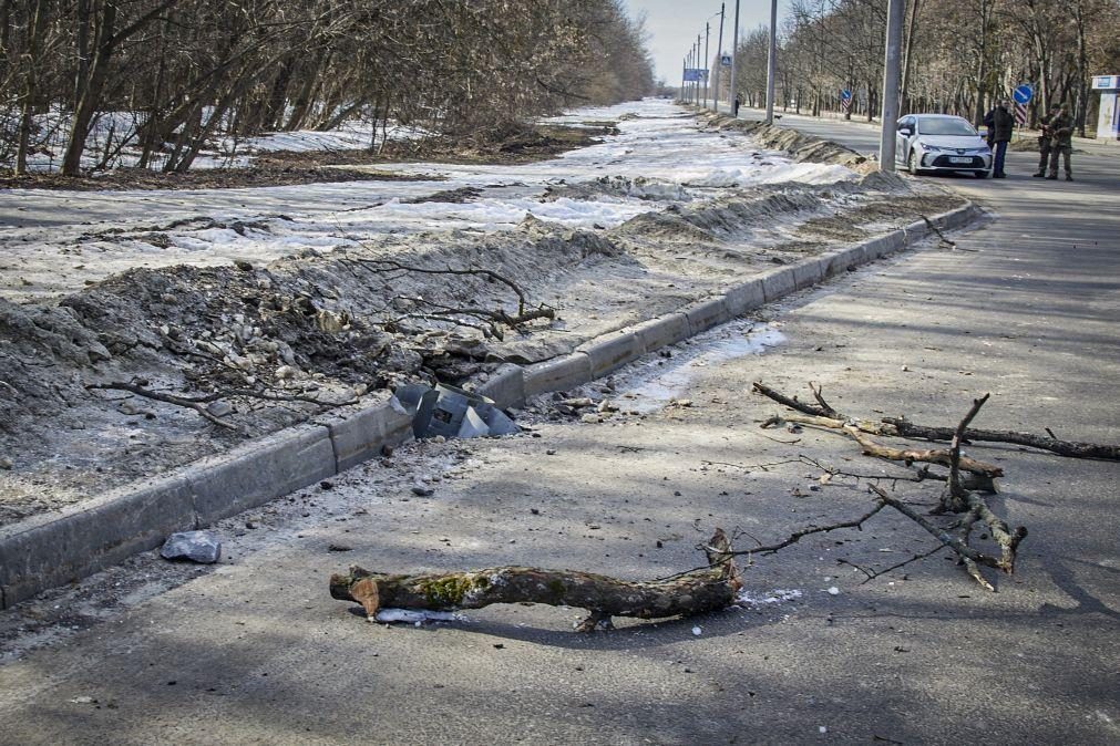 Ucrânia: Oito pessoas mortas em Kharkiv em ataque aéreo russo