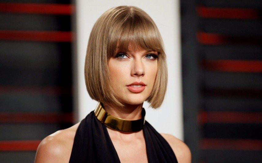 Mãe de Taylor Swift descobre tumor cerebral durante tratamentos para o cancro da mama