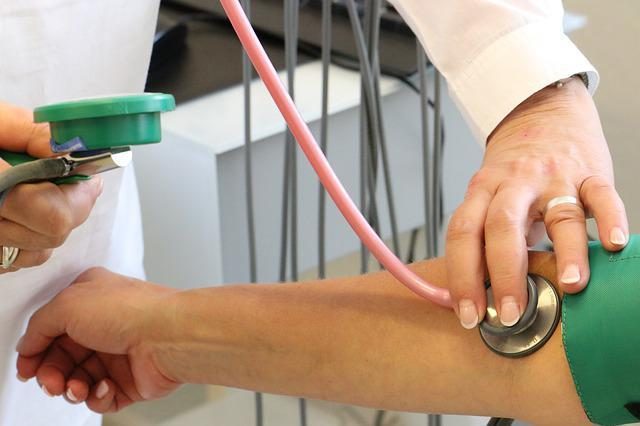 Há relação entre hipertensão e doença renal? Especialistas explicam